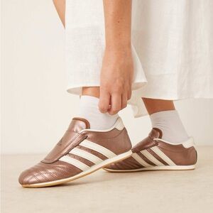 NWT adidas Taekwondo Metallic Rose Gold Sneakers with White Stripes